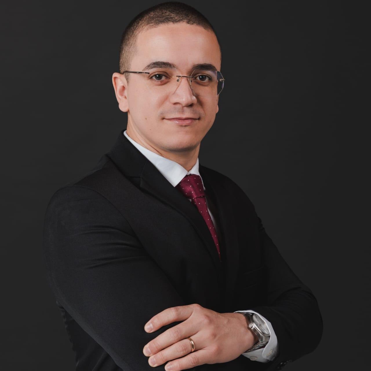 Dr. Daniel Azevedo - Advogado Especialista em Direito Imobiliário